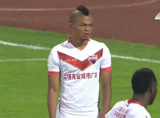 由美国传奇影业、华纳兄弟影片公司联合出品的好莱坞真人电影《大侦探皮卡丘》发布最新的;奶凶出击版电视广告，奶凶大侦探皮卡丘强势审问魔墙人偶，逗趣十足，更有超萌宝可梦新增镜头